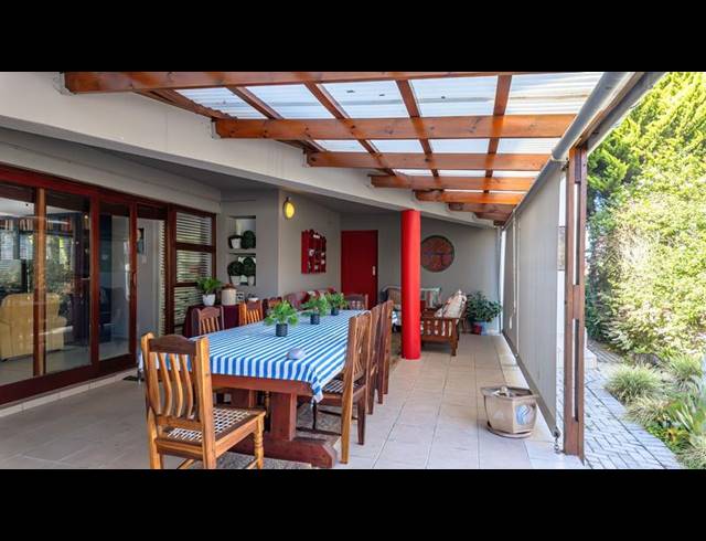 5 BEDROOM HOUSE FOR SALE IN HERSHAM